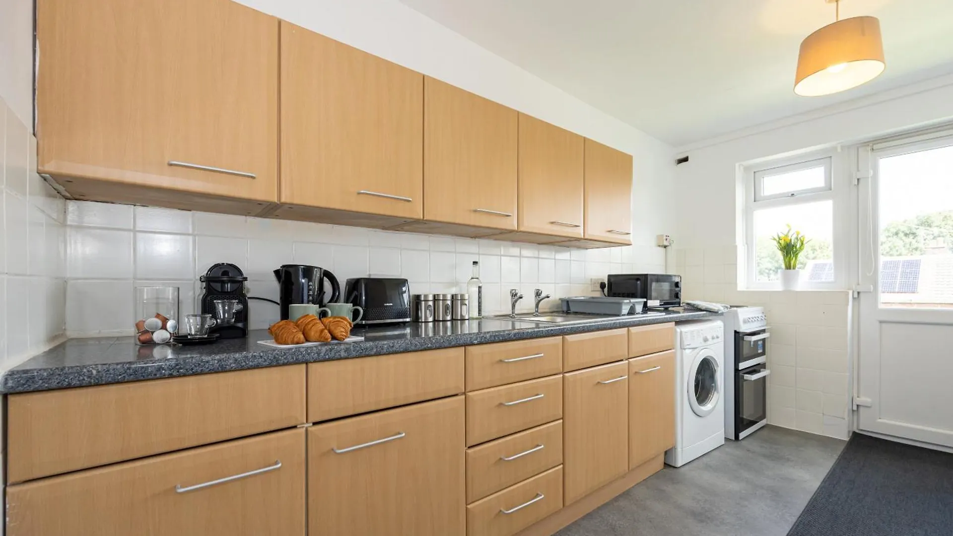 Manchester Airport Modernised Apartment - Free Parking Cheadle Hulme