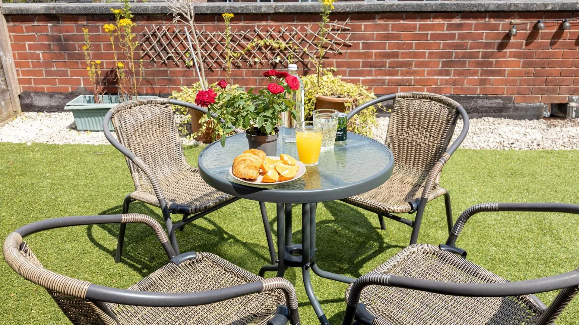 Manchester Airport Modernised Apartment - Free Parking Cheadle Hulme