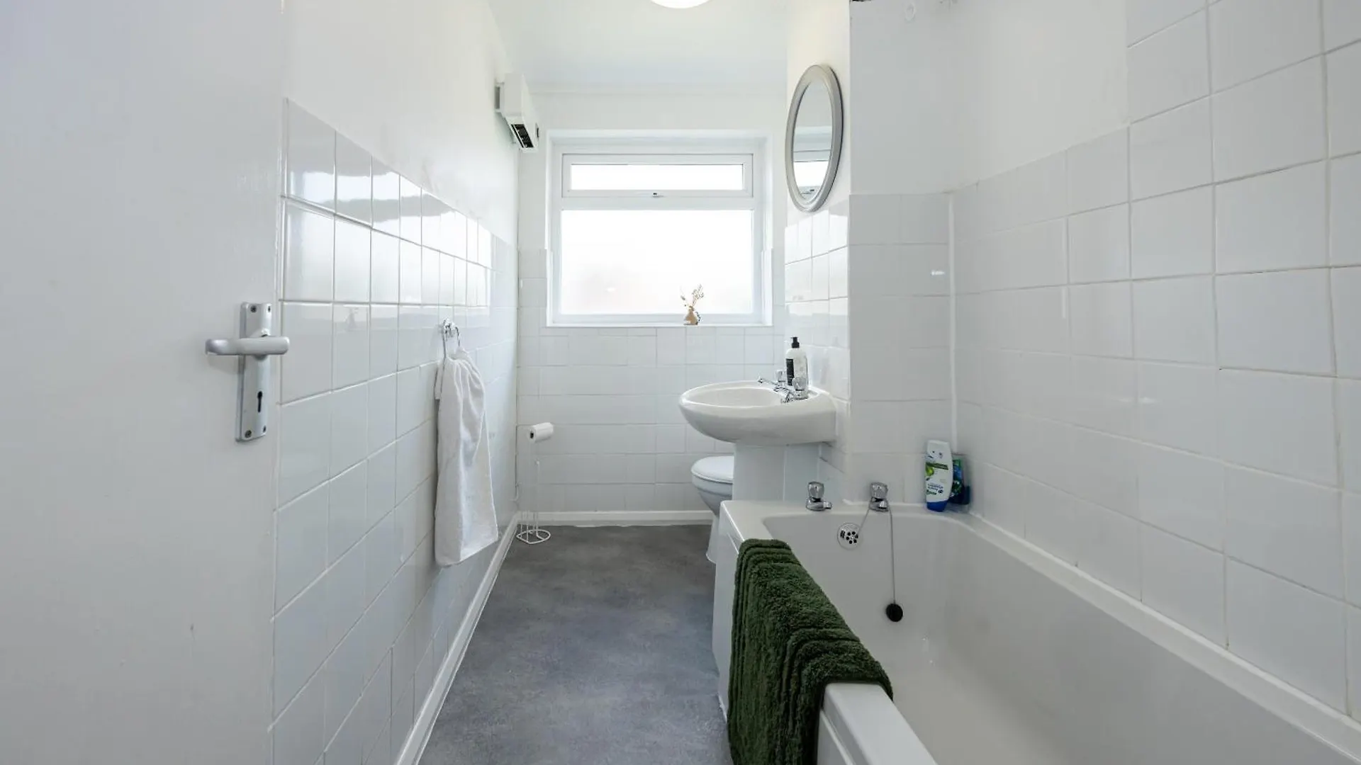 Manchester Airport Modernised Apartment - Free Parking Cheadle Hulme